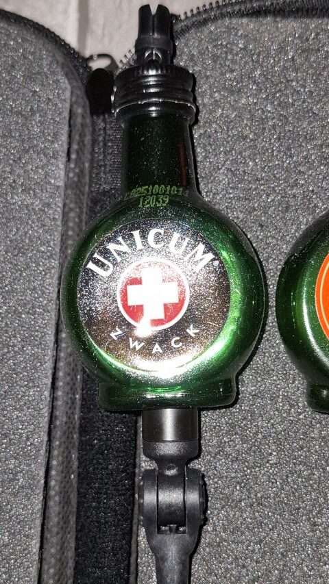 Kapásjelző szett – Zwack Unicum sorozat, 3 db full black merevkaros, zöld + prémium tok - Image 9