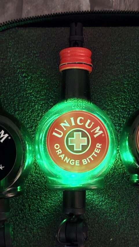 Kapásjelző szett – Zwack Unicum sorozat, 3 db full black merevkaros, zöld + prémium tok - Image 11