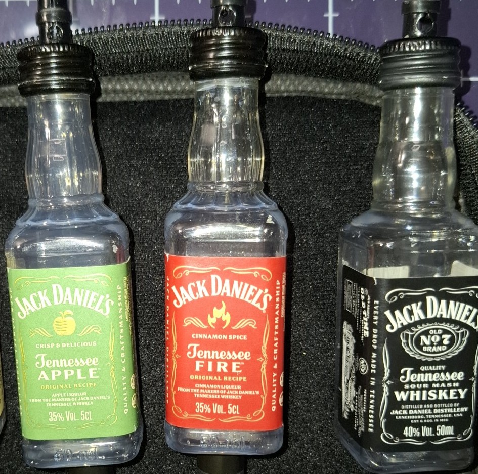 egyedi_kapasjelzok_JACKDANIELS_3BOTOS