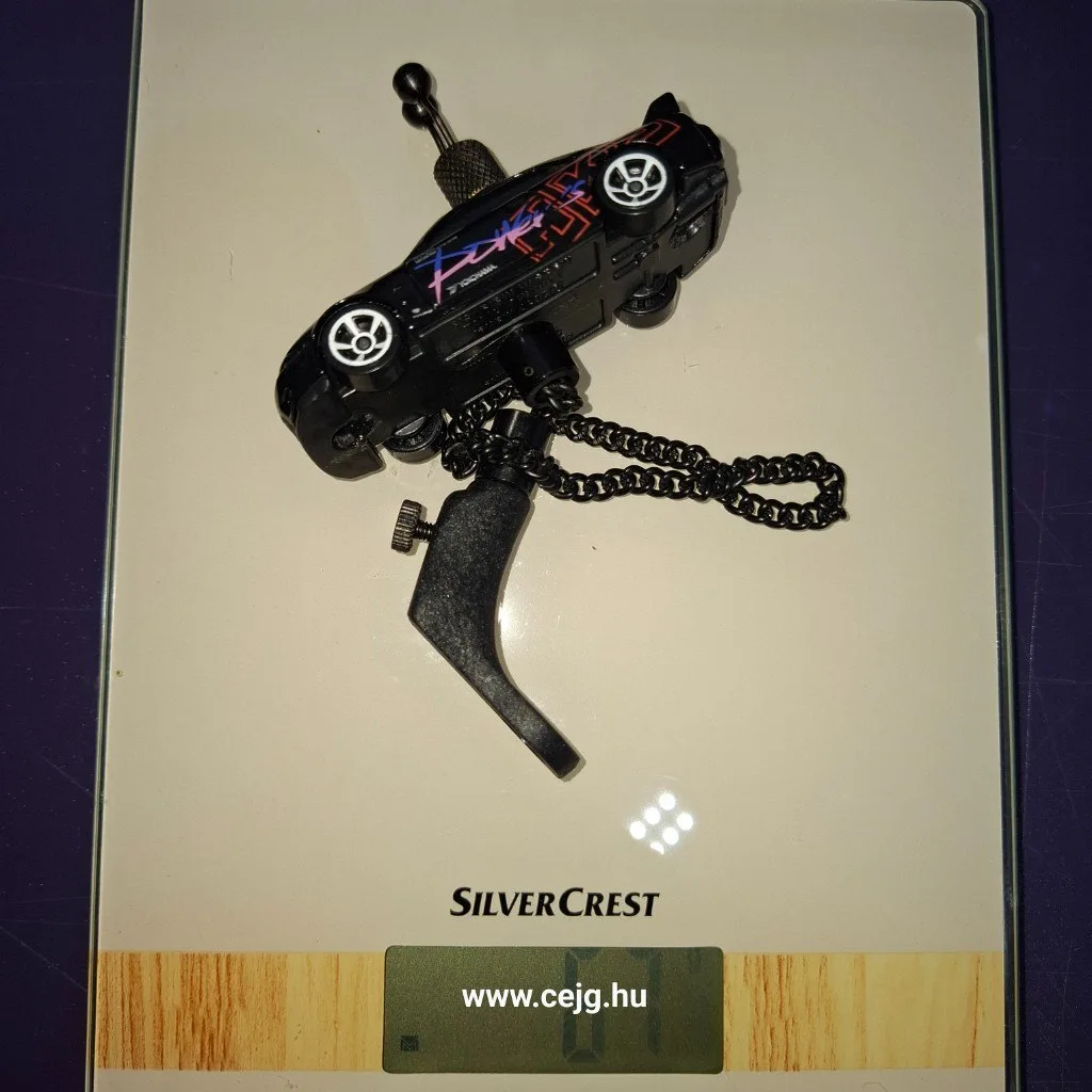 Egyedi Autós Kapásjelző Pár – Nissan Skyline GT-R R33 (52g, Fekete Láncos, Fixen Szerelt, 1/1 Limitált Szett, Tok Nélkül) - Image 2