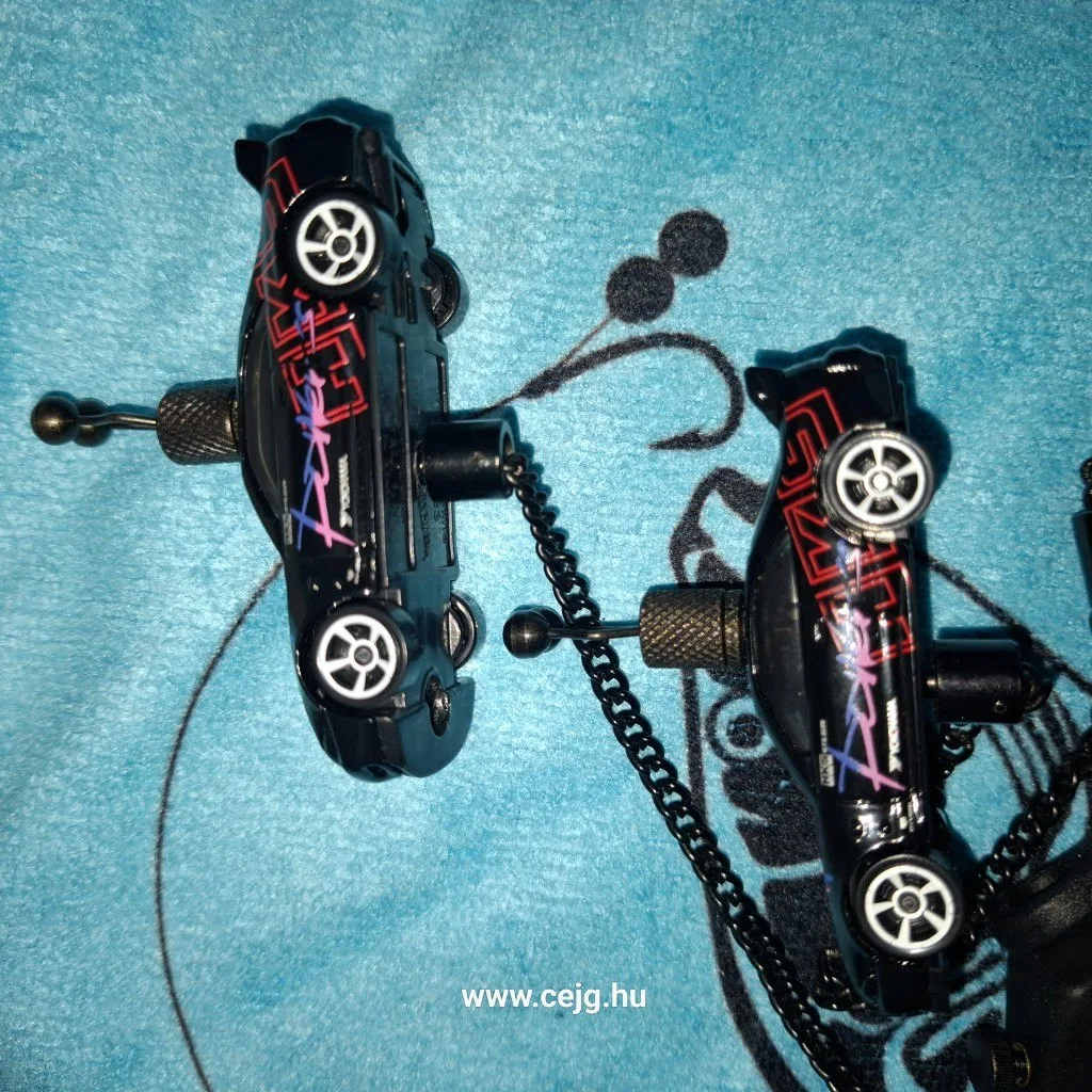 Egyedi Autós Kapásjelző Pár – Nissan Skyline GT-R R33 (52g, Fekete Láncos, Fixen Szerelt, 1/1 Limitált Szett, Tok Nélkül) - Image 7