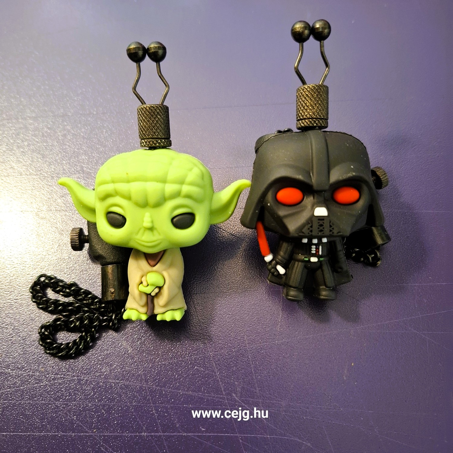 Egyedi Kapásjelző Pár – Darth Vader & Yoda (Star Wars Széria, 25 cm-es Fekete Lánccal, Tok Nélkül) - Image 3